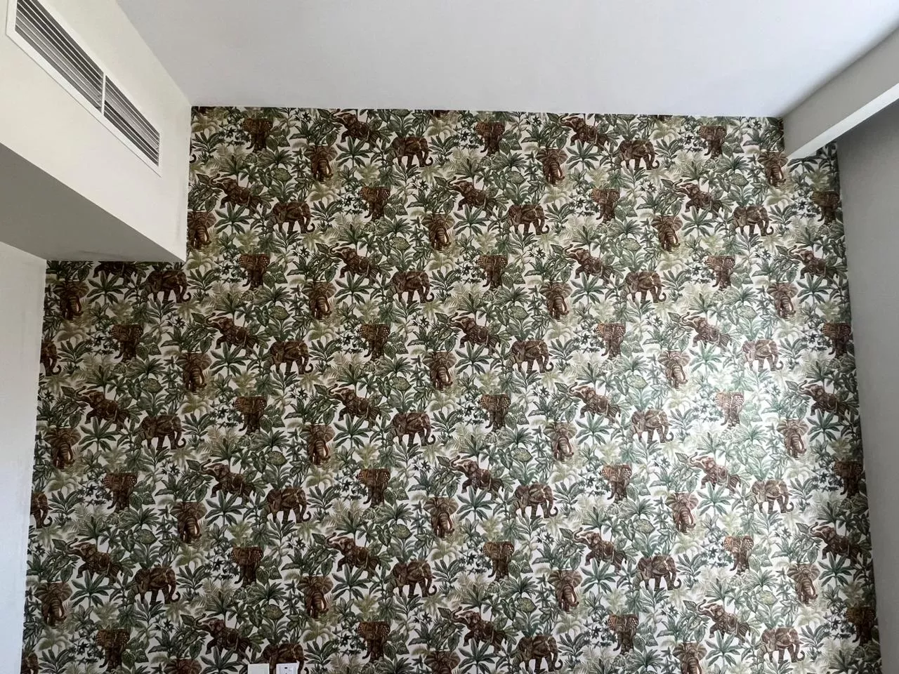 Wallpaper fixing in Abu Dhabi by Professional wallpaper fixers